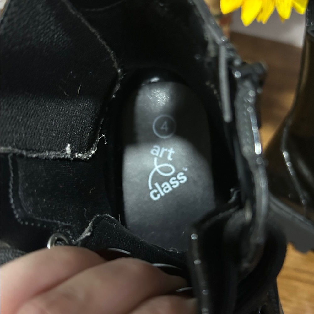 Art Class Black Glossy girls Combat Boots size 4 - Picture 2 of 8